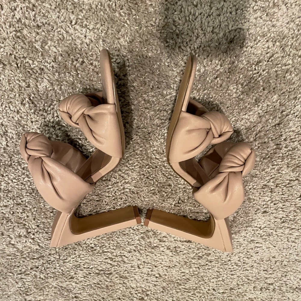 NWT Knotted summer heels